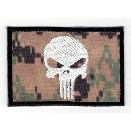 Embroidered patch FLAG WOODLAND DIGITAL WHITE SKULL (The punisher) 7,5cm x 5cm