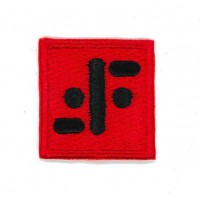 Parche bordado V rojo 8cm 
